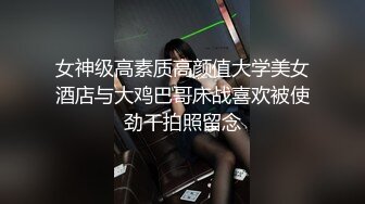 长发女仆装美少妇，女上位后入，手握着大鸡巴忘逼里面塞，在女上位戴套肛交，内射到逼里