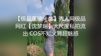 有钱大哥勾搭两个风骚女按摩技师，不停撩骚扒光玩奶又摸逼，享受骚逼的口活服务，按摩床上激情爆草淫声荡语