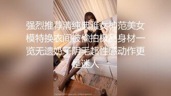 颜值区爆乳风骚女友全程露脸激情大秀，性感的漏奶连体黑丝情趣装，无毛白虎逼大号阳具抽插骚穴，浪叫呻吟