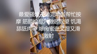 顏值清純良家騷妹子鏡頭前現場表演道具插穴自慰 穿著情趣開襠內褲掰穴挑逗猛烈抽插呻吟淫水直流 逼逼得被玩腫了 對白淫蕩