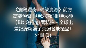  粉色头发卡哇伊眼镜萌妹子啪啪，特写深喉交上骑乘晃动大奶