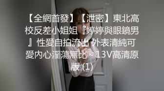 ❤️泰国OF福利博主jujuswing❤️ 长相不错 但已婚并且喜欢NTR多人运动露出等等样样精通  最喜欢的就是给老公带绿帽 质量佳 《VO.13》