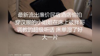 金发美妞闺房玩自拍