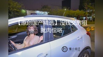 牛仔短裤美腿小姐姐 坐在身上揉捏奶子 跪地深喉口交舔逼扣穴 扶着屁股后入撞击