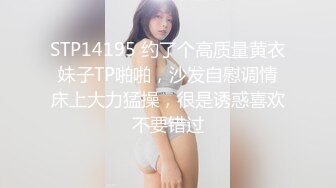  童颜巨乳小骚妹全程露脸大秀直播，性感的爆奶子自慰骚穴，给小哥舔弄大鸡巴