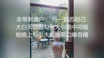 办公室内的激情，御姐和小萝莉轮番上阵完美展示，全程露脸揉奶玩逼丝袜高跟诱惑，抠到骚穴淫水泛滥高潮不断