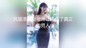 【家庭摄像头破解】其乐融融的一家三口在客厅看电视，美丽风韵妻子在喂奶，百看不厌的少妇！