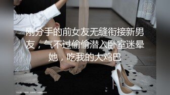 张开双腿道具自慰！你想插进来吗？完美展示肥臀美脚喔！