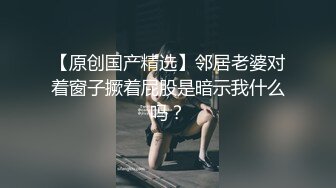   娇小可爱的女友和男友直播赚点小钱，女上位啪啪白虎揉搓阴蒂