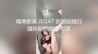 【新片速遞 】 商场女厕偷拍眼镜美女已经发黑的小鲍