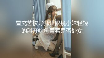 路边沟厕偷拍玩手机少妇的大肥逼 镜头快贴到逼上了也不知道