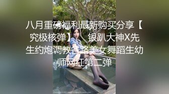 游乐场女厕全景偷窥多位半蹲着尿的美女各种美鲍轮番呈现 (1)