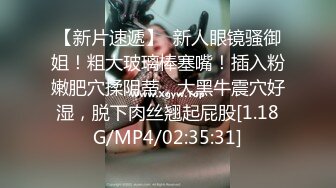 剧情顶级白嫩美乳女神勾引小哥哥  性感红色内衣撩起  两个大车灯跳蛋伺候  对着屁股就是爆插  骑乘侧入主动操