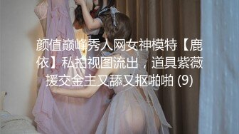 两小伙迷翻一起出差的美女同事 一个干一个拍