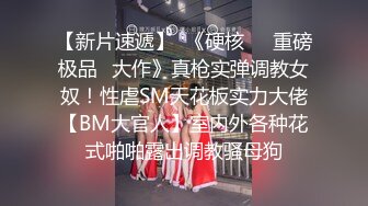 路边抄底不穿内裤的少妇BB上还打了环 盯着她下面太久被她发现了