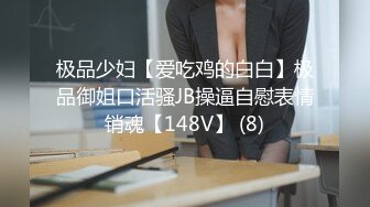 -小哥的粉嫩女友就是嫩 在床上快让小哥玩哭了 抱在怀里不停抽插 还想要吃奶子