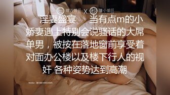 ❤️胖哥专属全方位无死角性爱房，露脸约炮苗条美眉穿上情趣干到一半突然男朋友来视频通话赶紧躲厕所穿衣接视频，对话超精彩