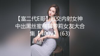 谁家淫妻没拴好 天桥底下当母狗？绝美少妇户外露出 摄影师连相机都拿不住了！