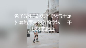 清新反差学妹❤️性感热裤白T恤清纯小学妹 自己掰开小蜜穴迎接大肉棒冲击，可爱小美女被开发成纯纯小母狗 成就感爆棚