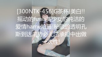    秃头大叔的幸福生活，后入操大屁股前面揉着奶子，操完一个大奶妹再换一个苗条嫩妹，真是让人羡慕