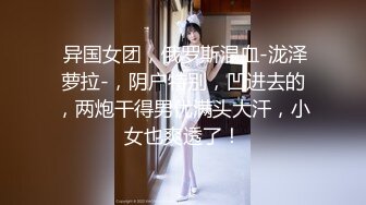 怀孕的姑娘来试婚纱，肚子看着也不小了，先上车后补票吖！