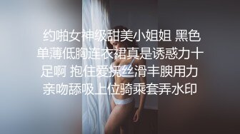 姐妹无套草逼秀，露脸黑丝情趣滴蜡诱惑，一起舔大鸡巴，让大哥吃奶子玩逼轮草抽插