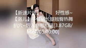   颜值御姐精彩演绎，全程露脸群P淫乱，AV级大作嘴里叼两根鸡巴下面还被舔逼