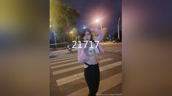 漂亮美女 被大鸡吧无套输出 表情很享受 娇喘呻吟 逼毛浓密 逼有点黑