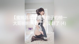 【新片速遞】  最美的新娘，白丝高跟露脸性感好身材，穿着新娘妆诱惑狼友，揉奶玩逼对着镜子发骚，抠弄骚穴淫水多多真刺激