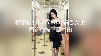 白皙美乳新人嫩妹两男一女3P大战，开档黑丝高跟鞋深喉口交，上位骑坐边操边口多种姿势换着操，铺上吸水垫喷水在上面