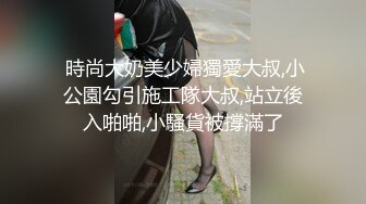  03年清纯嫩妹妹，浴缸里操逼，后入小骚B，逼逼里进水了，转战床上