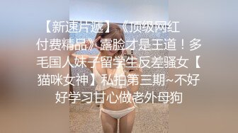 【真实露出调教】老婆在洗浴休息区调戏我，直接扒下浴裤插进去，人来人往好多人在看太刺激了