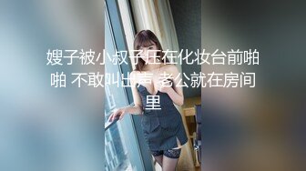 草莓宝贝高颜值大奶美女给炮友口交玩滴蜡，网袜项圈翘起屁股滴蜡特写口交