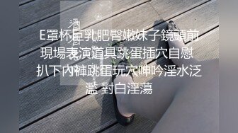  年轻的小骚逼镜头前对狼友叫爸爸，淫水都拉丝了你还不来草吗，无毛白虎逼娇嫩坚挺的骚奶子