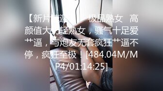 开个情趣房自拍女友吃鸡鸡