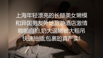 韓國自拍 手指玩弄女友的嫩穴 性感的黃色內衣