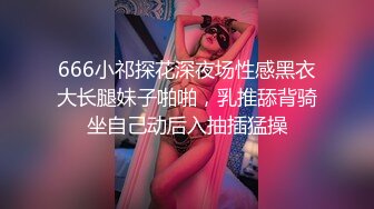  白皙美乳马尾辫少妇居家夫妻直播啪啪，跪在床上深喉交，骑乘上下套弄晃动大奶子