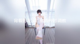  姐夫干小姨子圣诞情趣装眼镜骚女啪啪，揉搓奶子闭眼享受，酸奶抹屌深喉插嘴