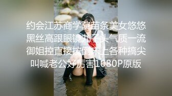 固定摄像机偷拍红毛衣长裙高跟长发美女肥美的鲍鱼