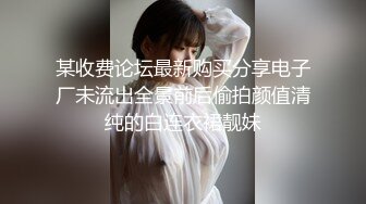  国产小美女全裸洗澡，回到卧室和男友啪啪做爱给男友打飞机女上位打桩