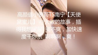 气质红唇美少妇居家夫妻啪啪，穿上开档肉丝张开双腿舔逼，骑乘扶手上下套弄，抬腿侧入猛操后入大屁股