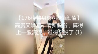   长屌哥约操人妻极品骚女，顶级蜜桃肥臀，抓着大屌认真舔，第一视角顶入骚穴，扶着屁股一次次深插