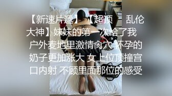 可以口爆吞精的风骚学妹伺候几个社会小哥被轮流玩弄，全程露脸各种舔弄大鸡巴，被几个小哥轮草抽插浪叫不止