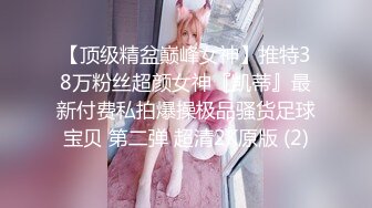 【新片速遞】  颜值很高的萝莉小美女露脸诱惑狼友，跟小哥哥发骚，鸡巴上倒上草莓酸奶口交，无毛白虎逼道具抽插舔逼舔菊花