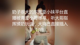 家庭网络摄像头监控偷拍 晚饭后不久夫妻在客厅贵妃躺上啪啪