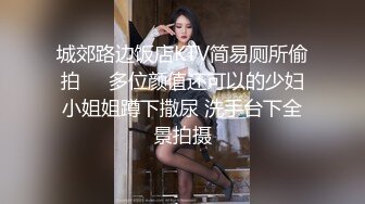 SWAG 发现室友手机里的露出视频，趁她睡觉把肉棒插入小穴 Loliiiiipop