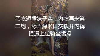   国产小美女全裸洗澡，回到卧室和男友啪啪做爱给男友打飞机女上位打桩