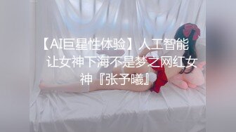 偷拍脚踩恨天高的美女小黑B