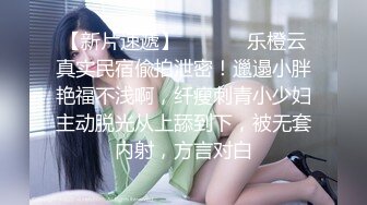 偷拍戴眼镜的花筒裙漂亮妹子