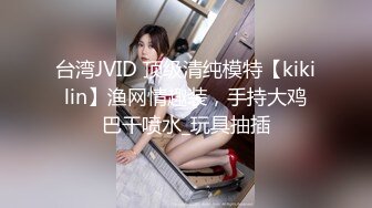 YC商场抄底白裙红趾甲绝色靓妹蕾丝透明内夹腚沟里前面全是毛